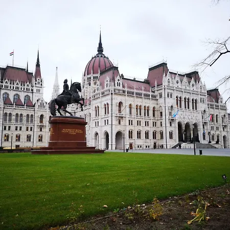 شقة Parliament Alkotmany Utca 4 *